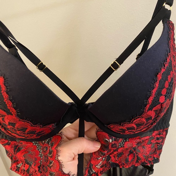 BNWOT LA SENZA SZ S BLACK AND RED LACE PUSH UP BUSTIER - Picture 4 of 4